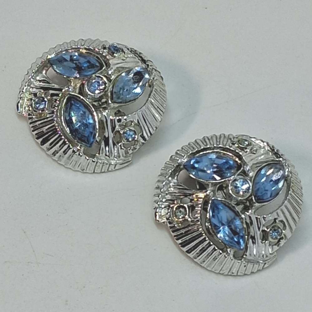 * Vintage Claudette Blue Rhinestone Silver Tone Clip On Earrings
